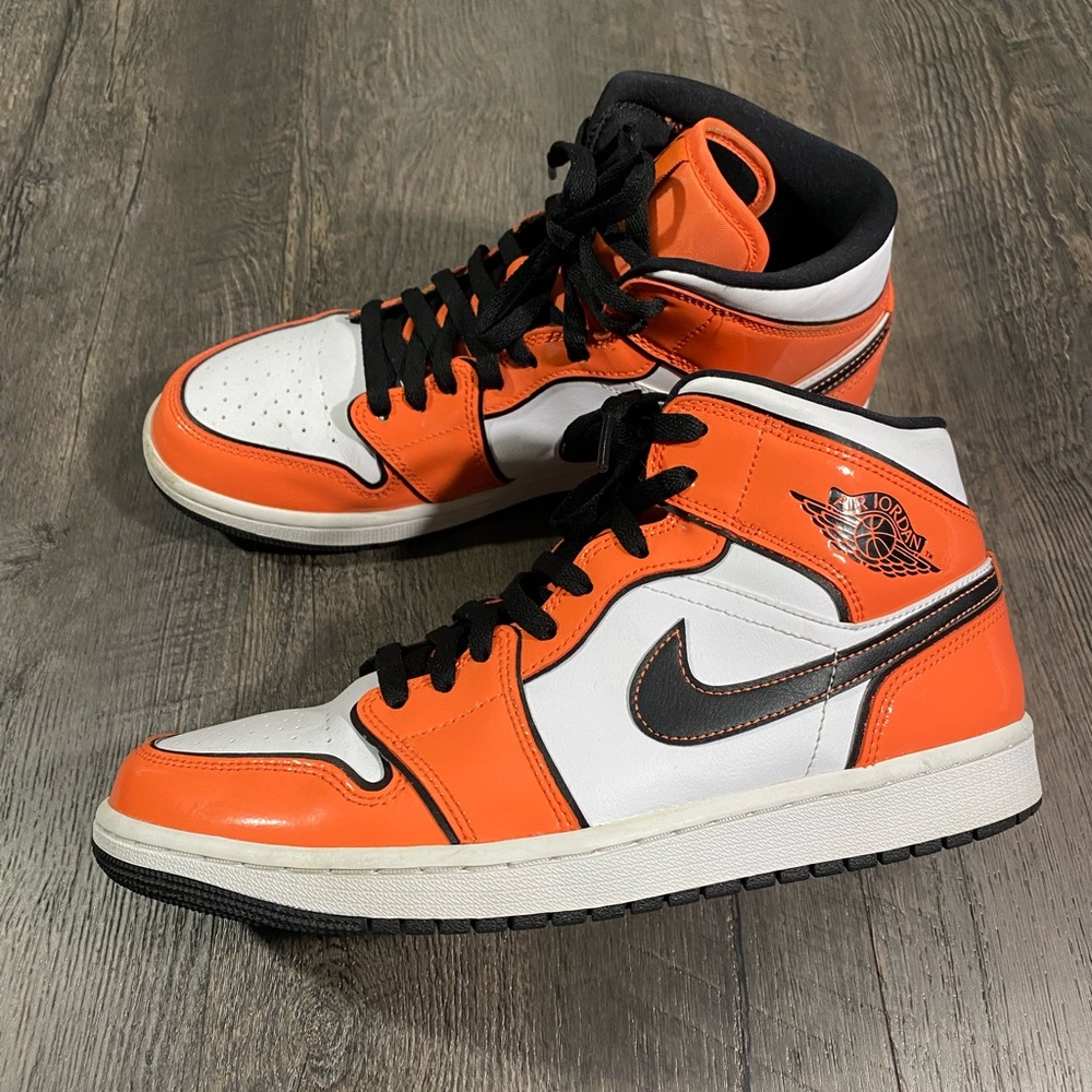 NIKE Air Jordan 1 Mid SE Turf Orange Mens Sneakers
